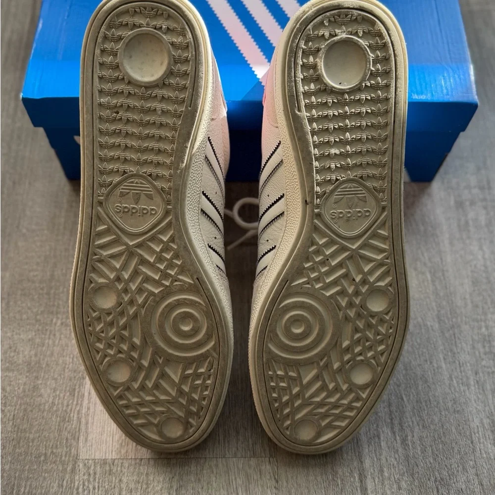 Adidas Men’s Spezial Sneakers in Cream with Red Heel - Picture 3 of 3